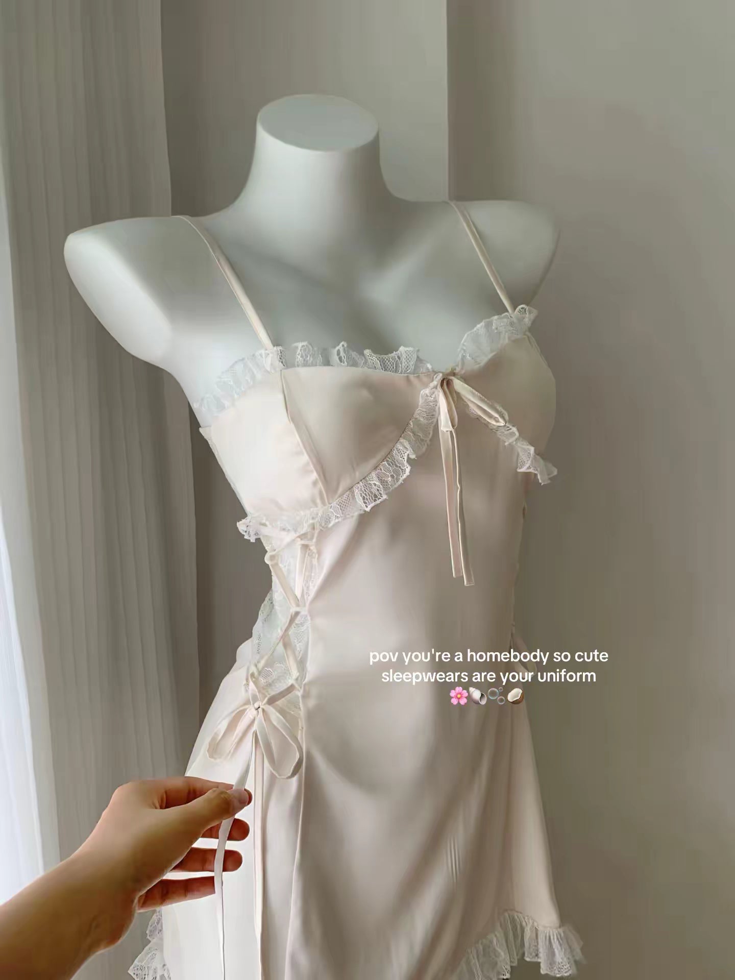 Swan Lace Nightie in Ivory