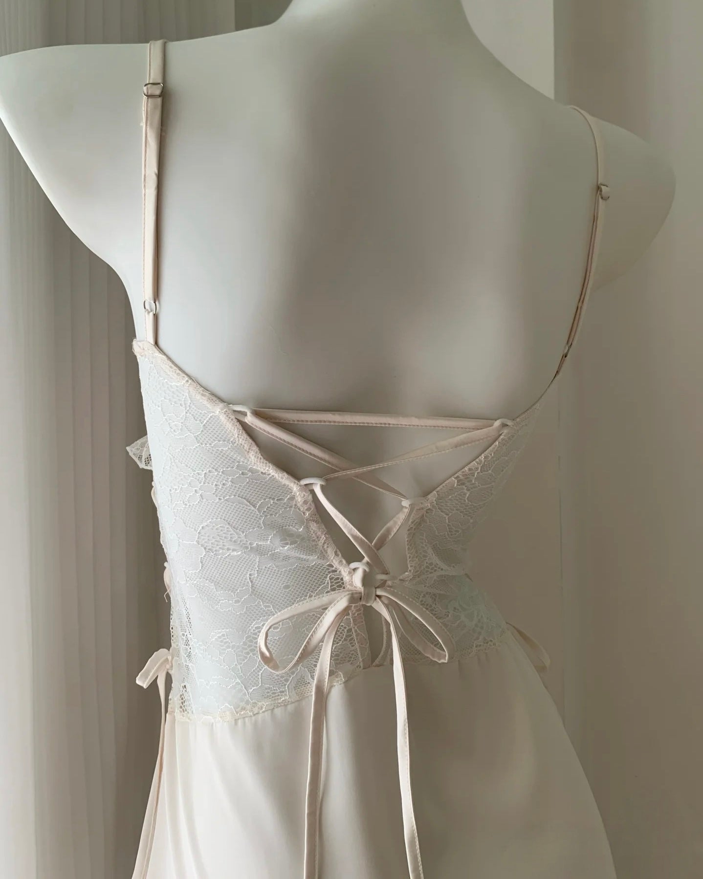 Swan Lace Nightie in Ivory